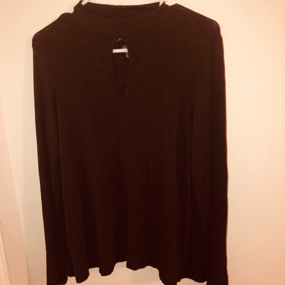 American eagle circle cut long sleeve.